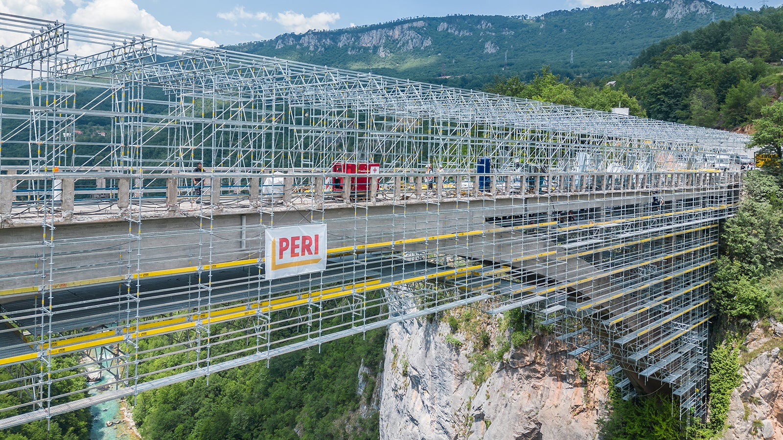 Remont mostu Đurđevića Tara nad rzeką Tara w Czarnogórze