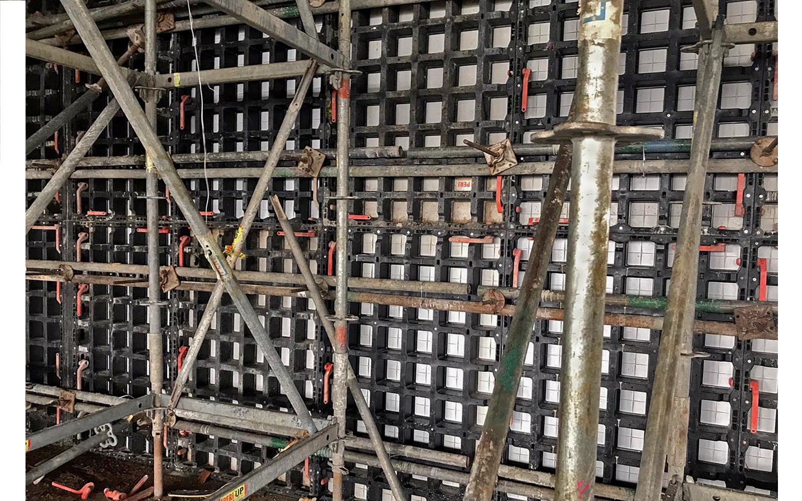 Simple handling and assembly due to the low weight and smart design of DUO’s system components. No extra tools needed.