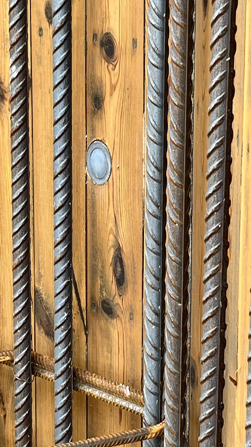 Tlakový senzor z vnitřní strany bednění