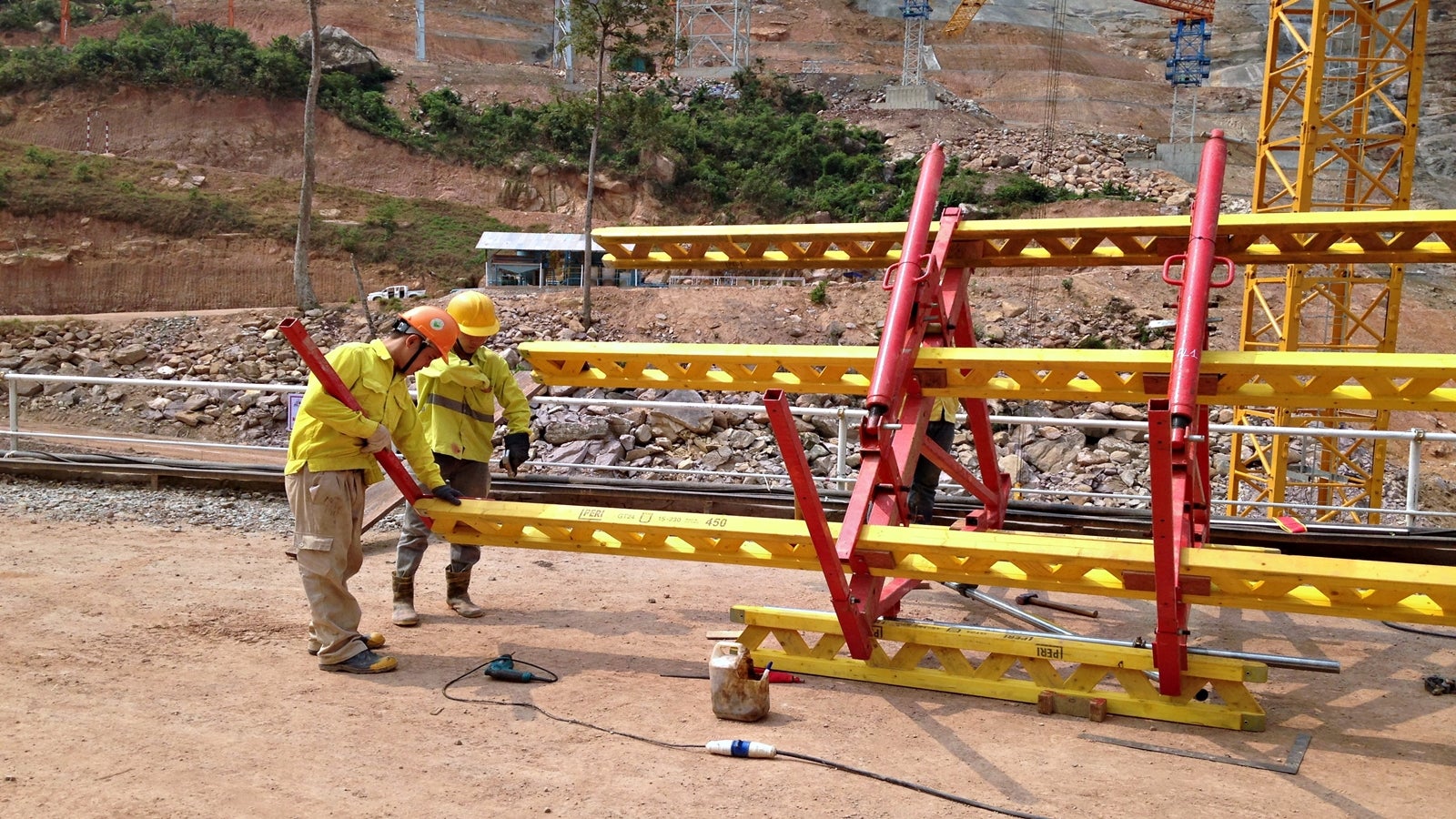 The product usage was carefully instructed to the users by PERI formwork supervisors on site.