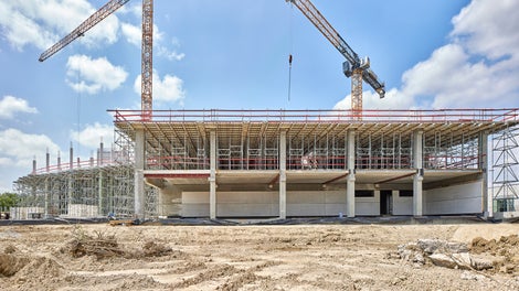 Voor de stellingen en bekistingsmaterialen werd een beroep gedaan op de expertise en materialen van PERI.