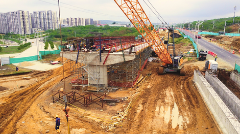 Viga Cabezal soportada con Torres de Apuntalamiento ST-100 y encofrada con sistema de encofrado LIWA