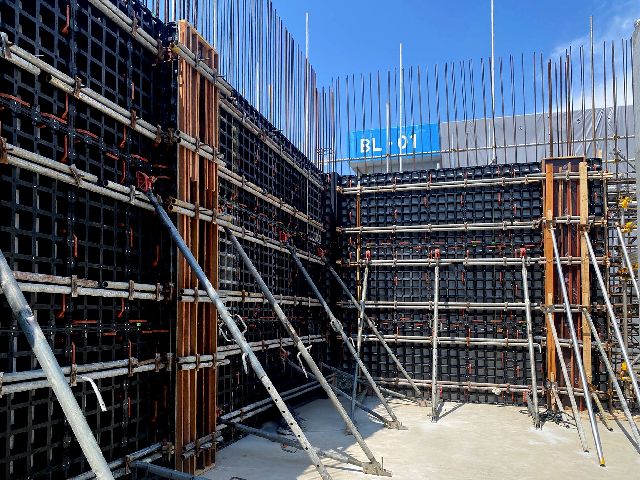 DUO was the primary formwork solution used throughout the Kuraray EVAL™ Production Facility project