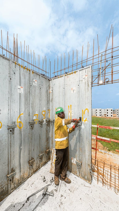 La leggerezza dei pannelli UNO e il numero ridotto di componenti singoli hanno agevolato l'impiego e la logistica