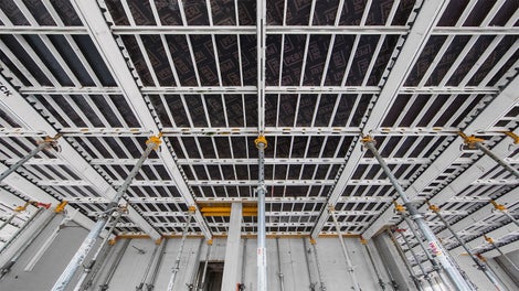 The SKYDECK Panel Slab Formwork ensures similar fast shuttering times for constructing the floor slabs as for the slab of the underground garage at the start of construction work.