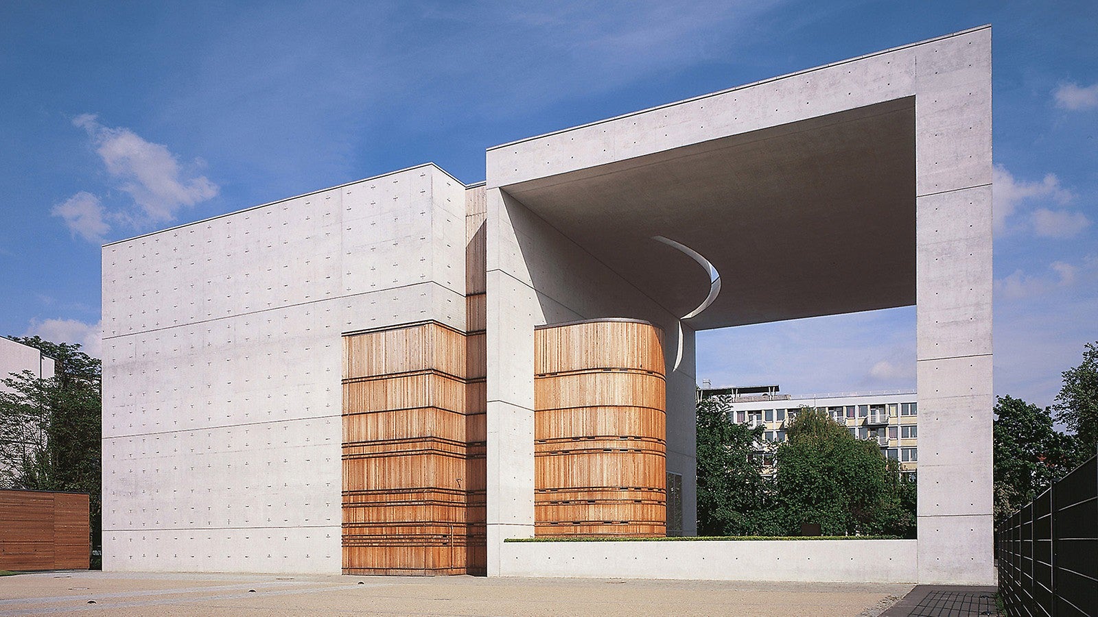 Auf die Schalhaut aufgenagelte Matrizen-Teile ergaben einen einwandfreien Abdruck im Beton.