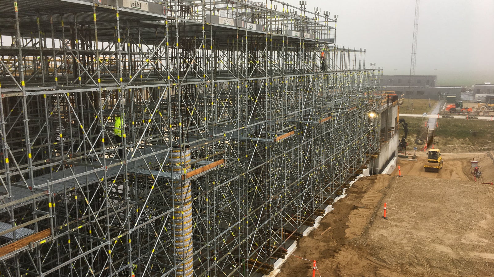 Stor fleksibilitet med PERI UP Flex dæk stillads