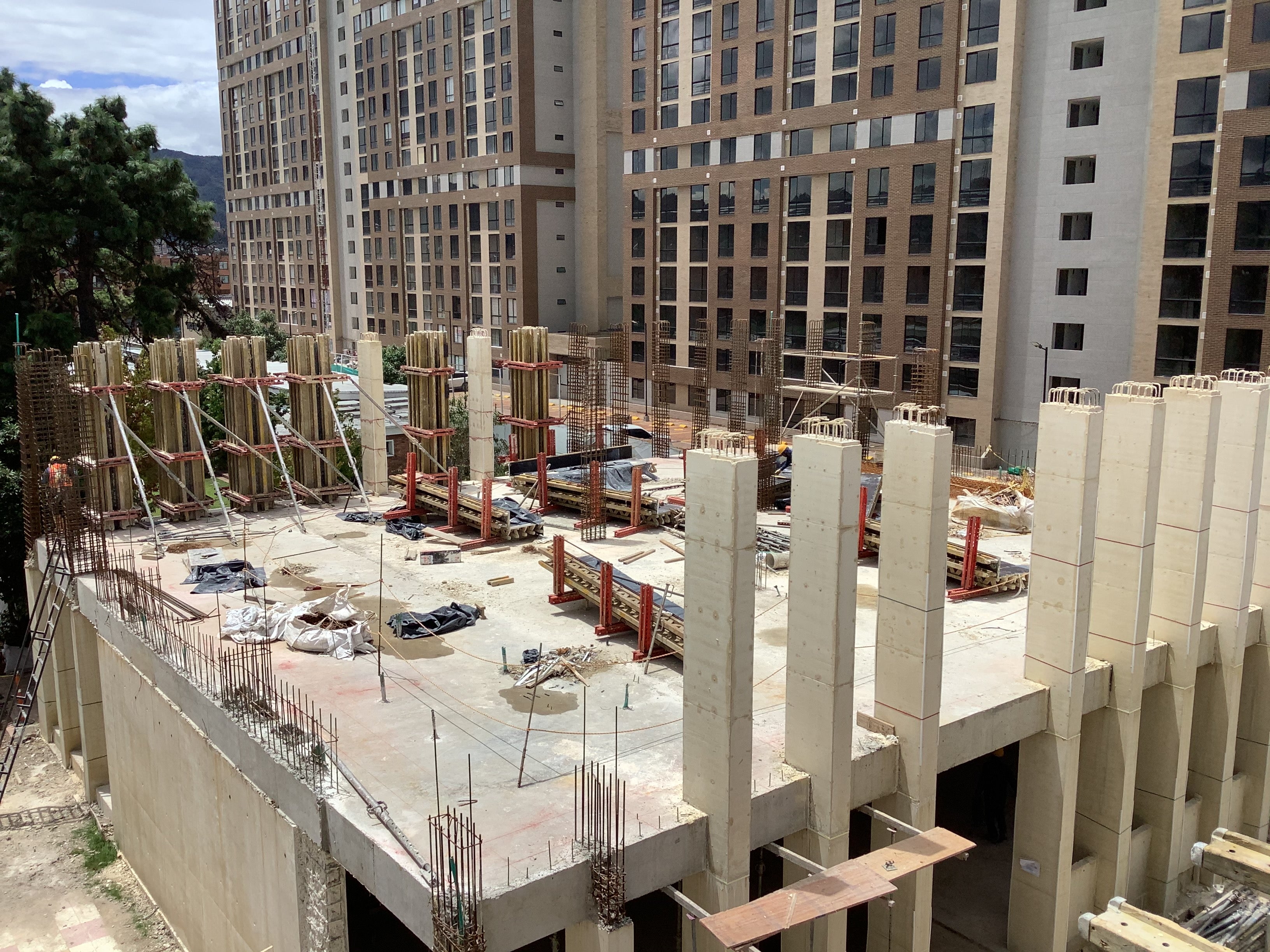 Sistema de encofrado para muros y columnas Vario VT-20