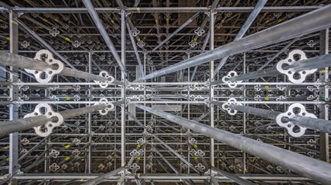 Der PERI UP Stützturm ist mit einheitlichem Rastermaß in allen drei Dimensionen maximal anpassbar.<br/>