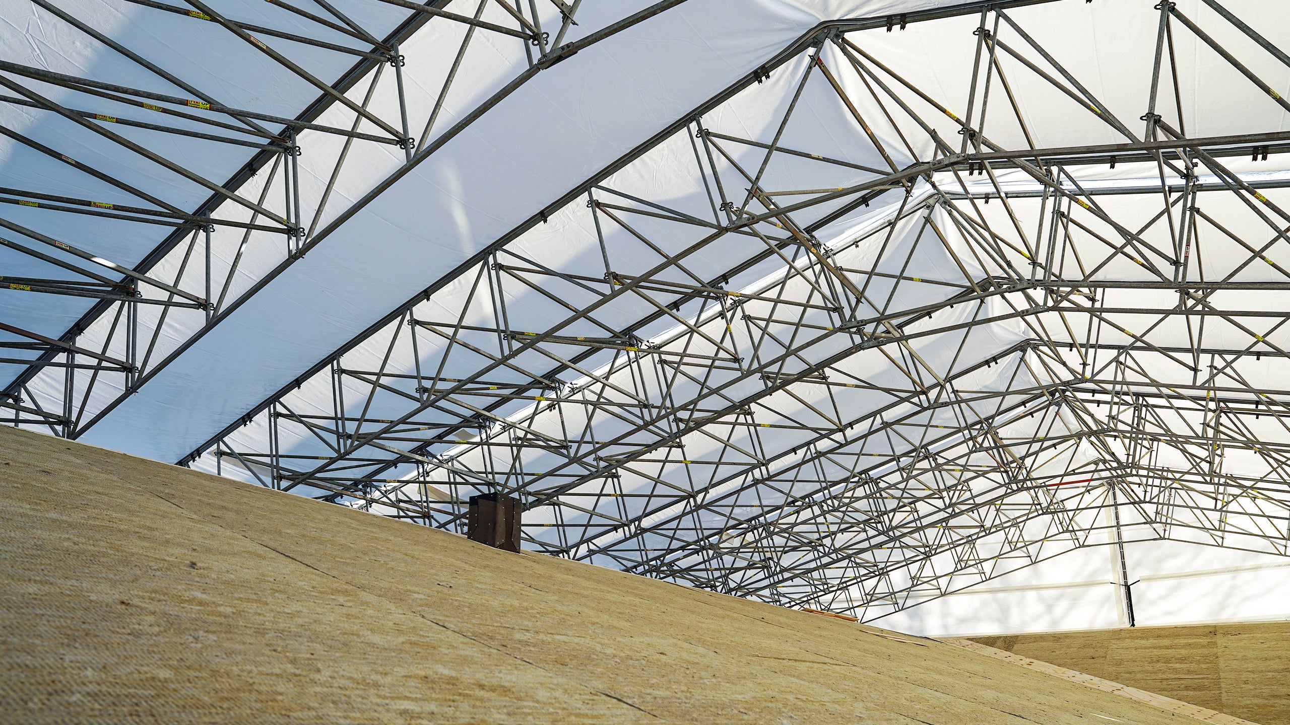 PERI UP LGS väderskyddstak är ergonomiskt, snabbmonterat och enkelt att hantera