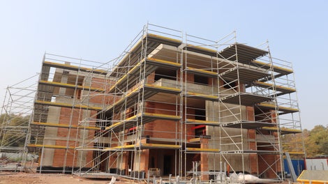 Фасадно скеле PERI UP Easy в комбинация с модулната система PERI UP Flex