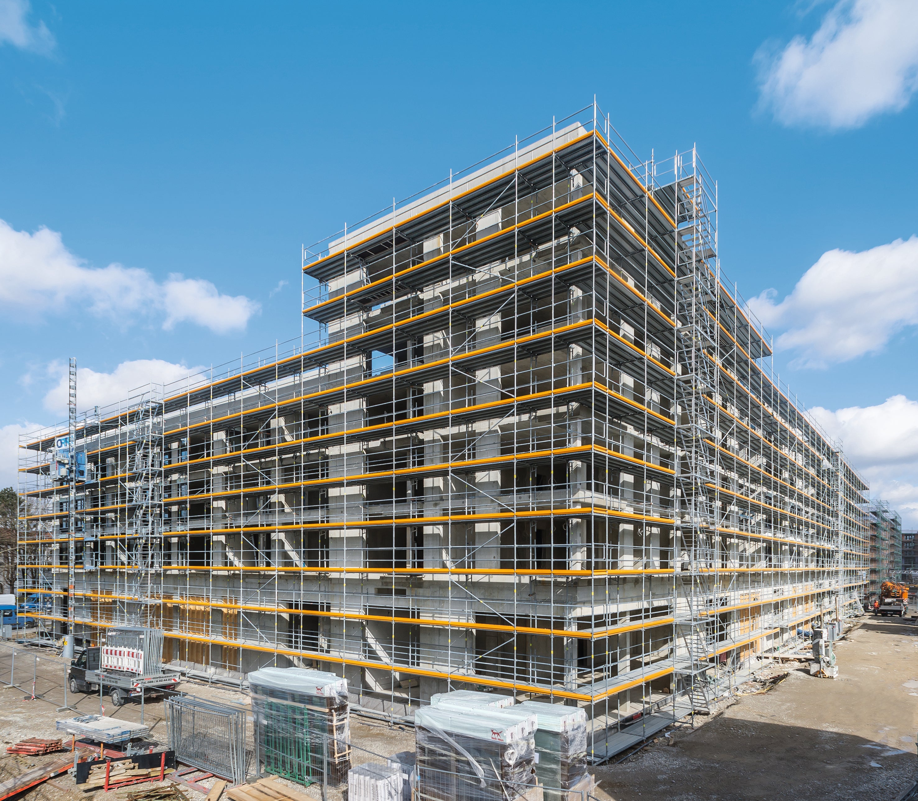 Der Gerüstspezialist PERI bietet bereits seit vielen Jahren mit dem Easy Stiel die passende Lösung für nahezu jede Fassade. 