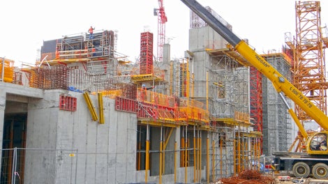 Bezpieczne warunki pracy dzięki odpowiednim zabezpieczeniom PERI PROKIT. Spalarnia odpadów w Rzeszowie.