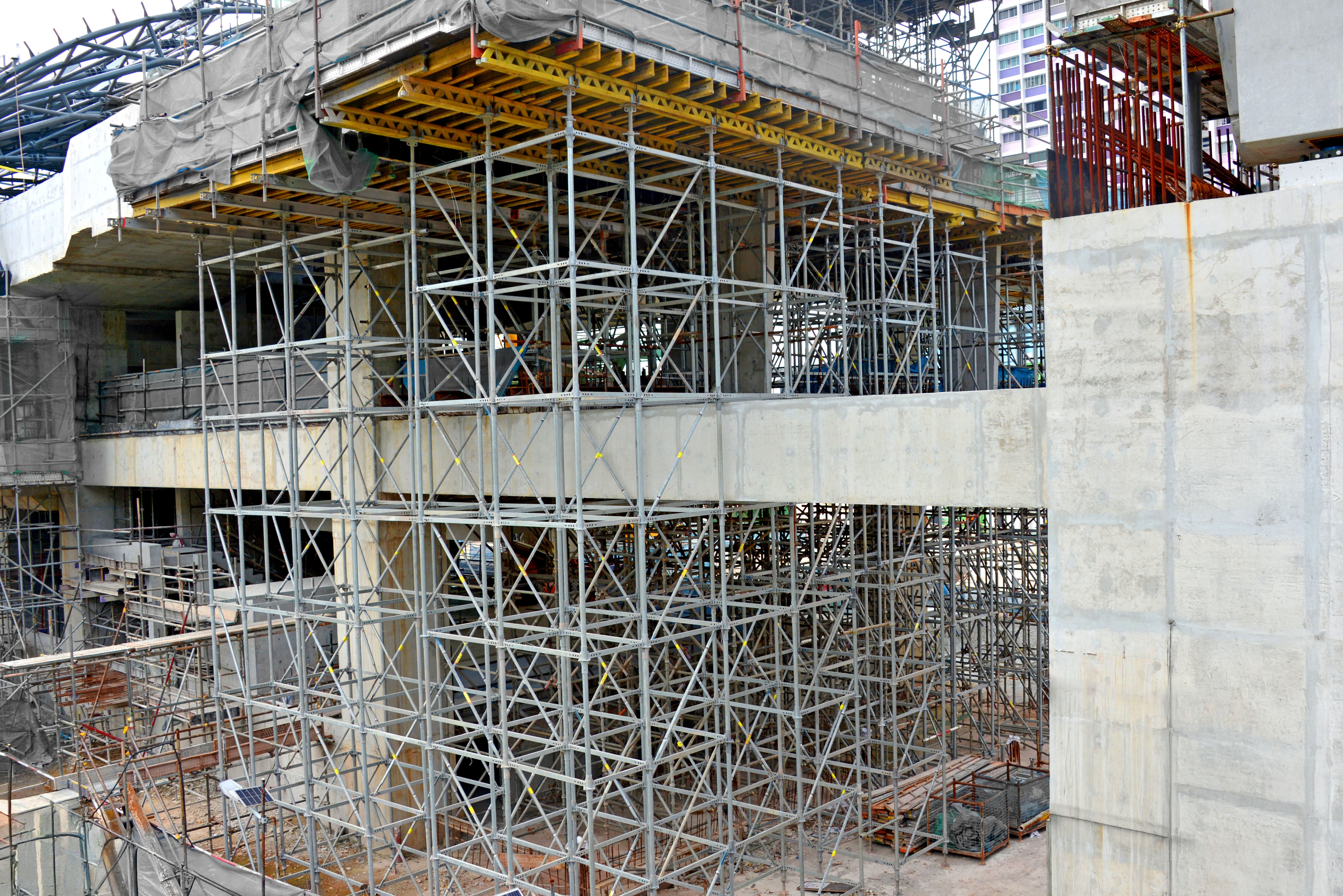 A closer view of PERI UP MD (PS100) shoring in action