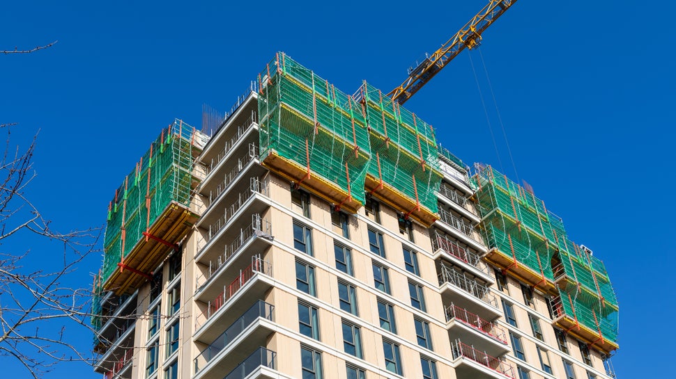 Het RCS klimsysteem van PERI sloot perfect aan op Blok A, waar steigerloos bouwen, tunnelgietbouw en prefab sandwich elementen samenkwamen.