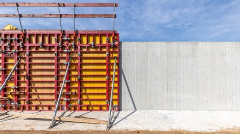 Sehenswerte Sichtbetonergebnisse mit effizienter Arbeitsweise – dank Zusammenspiel aus gemeinsam erarbeitetem Schalungskonzept und gut koordinierten Ausführungsabläufen.