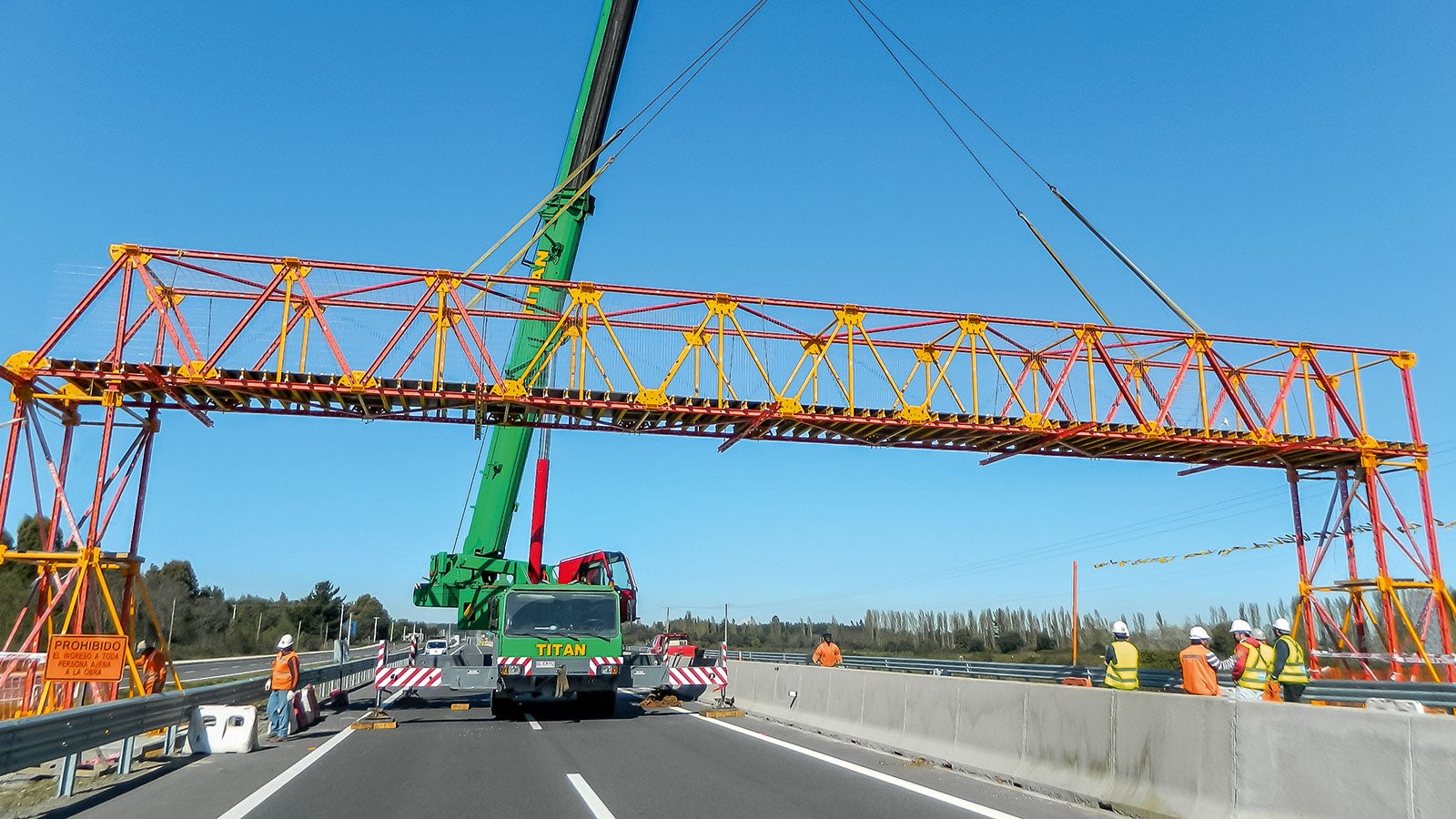 The ALPHAKIT pedestrian bridge serves as temporary shoring for allowing pedestrians to cross an obstruction.