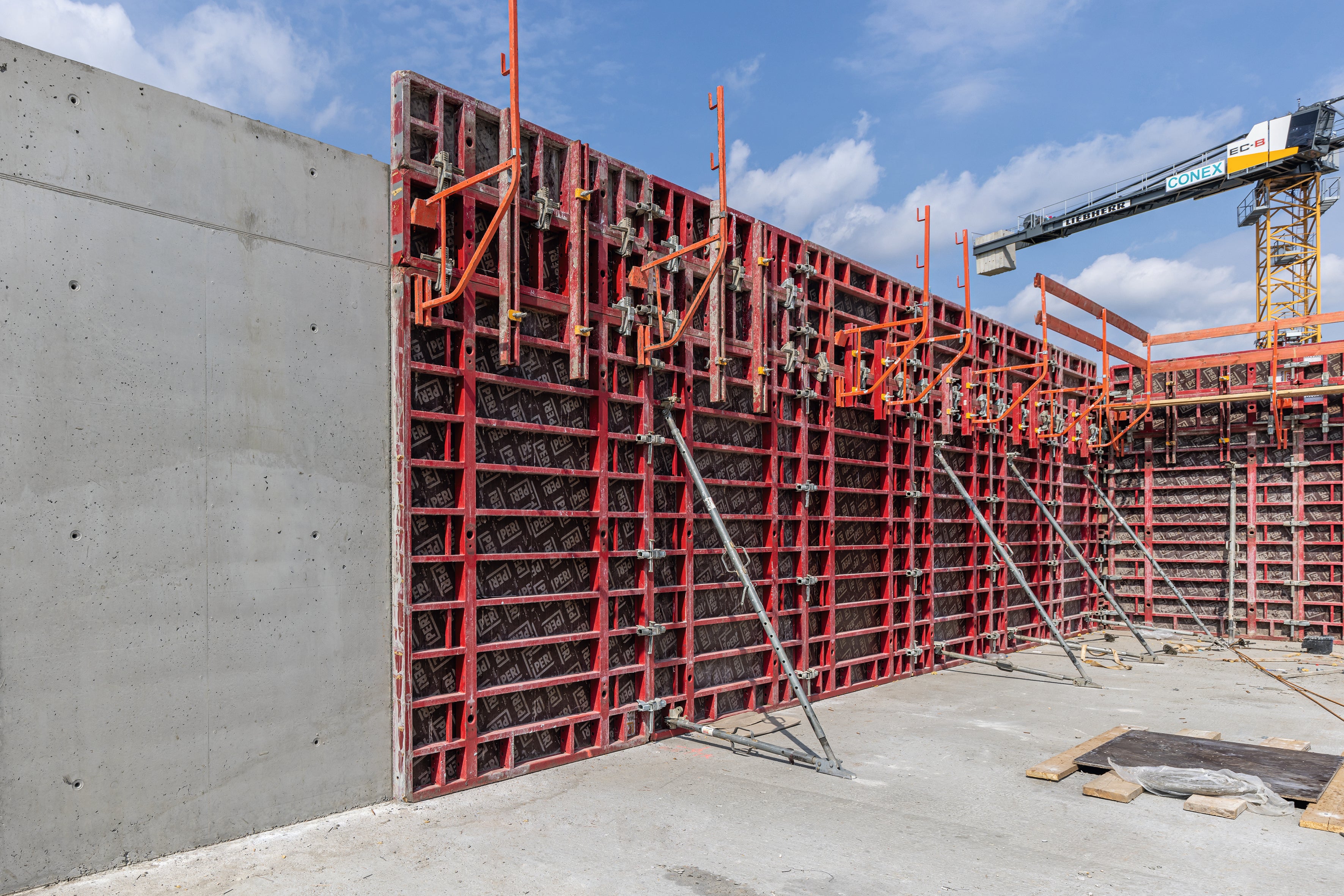 Mit der MAXIMO Rahmenschalung ließen sich Unterzüge und Außenwände wirtschaftlich schalen.