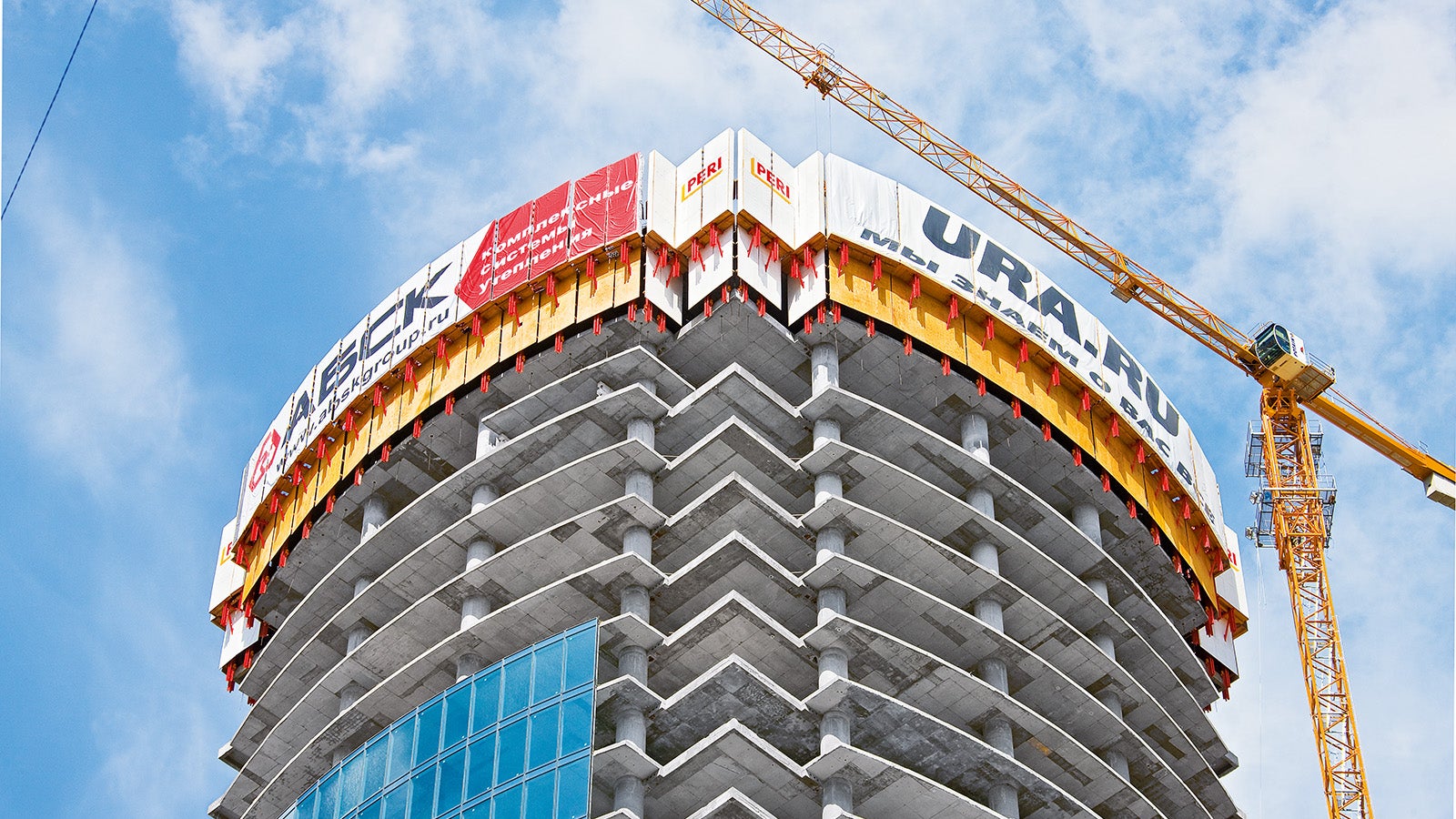 Самоподъемная система RCS обеспечивает безопасность работ благодаря полностью закрытым рабочим зонам.