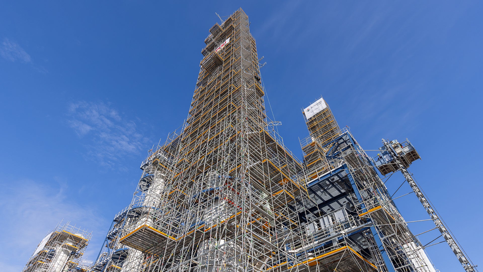 Der Industriegerüstbau setzt hohe Maßstäbe bei der Arbeitssicherheit.