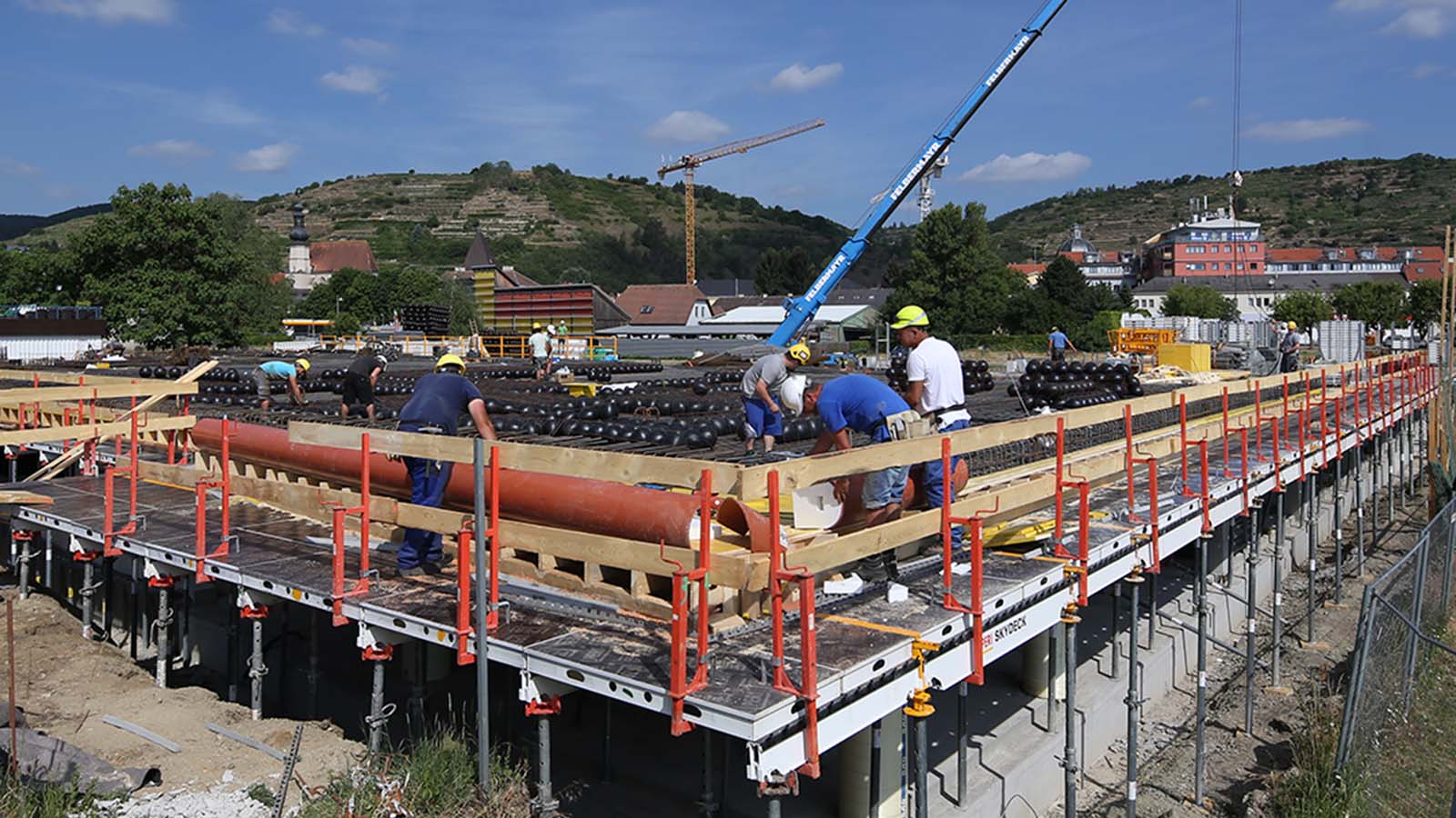 Mithilfe der SKYDECK wurde die Deckenfläche geschalt und in Form gebracht.