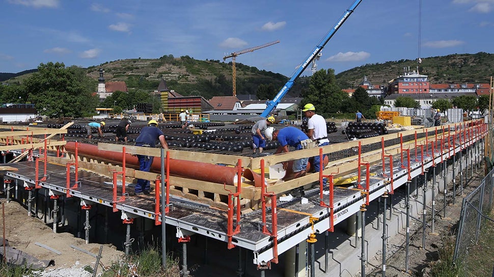 Mithilfe der SKYDECK wurde die Deckenfläche geschalt und in Form gebracht.