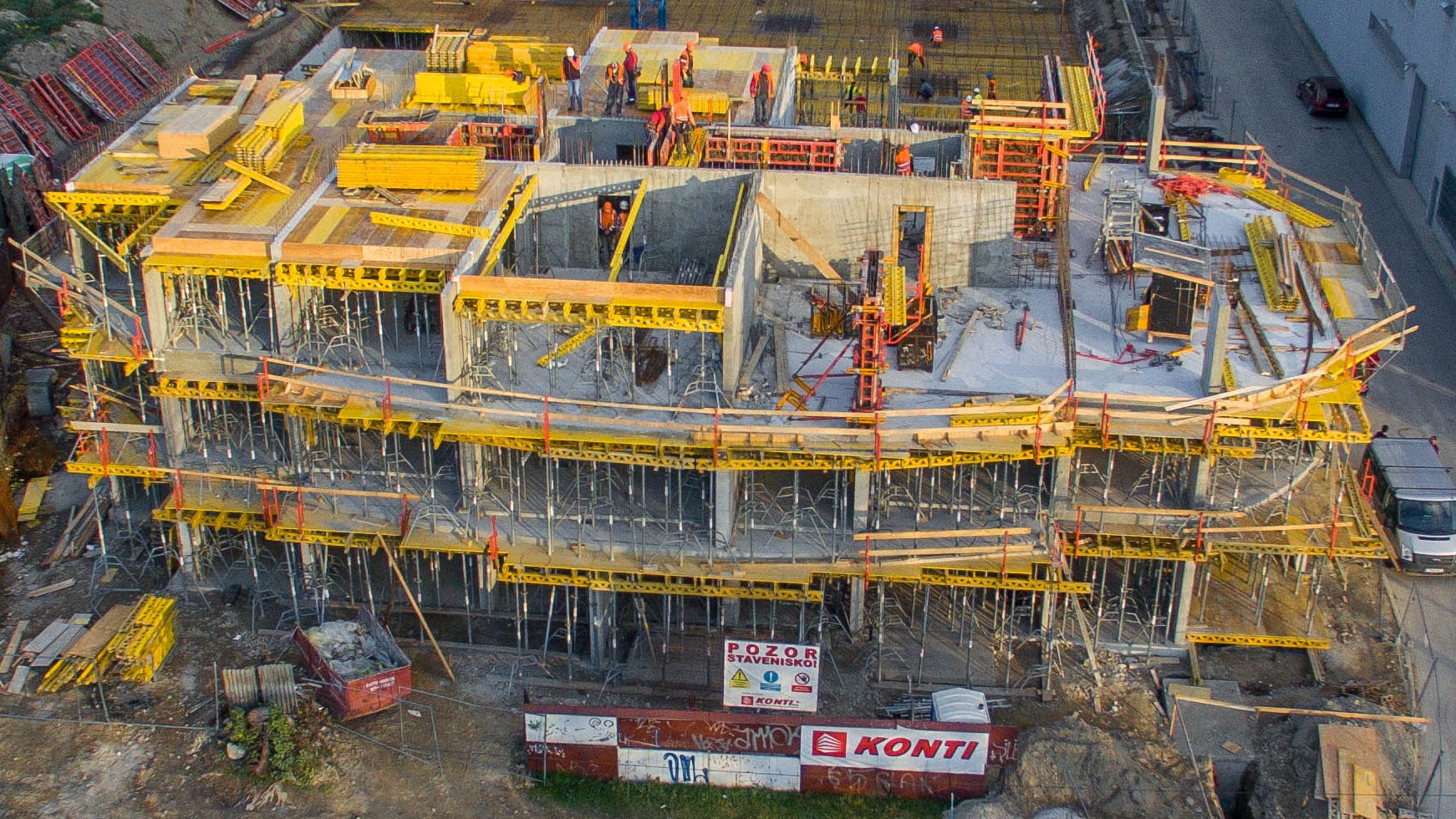Bytový dom ALBERO je situovaný v mestskej časti Bratislava - Petržalka a nadväzuje na mimoriadne úspešný projekt ALBERO I nachádzajúci sa v tesnej blízkosti stavby.