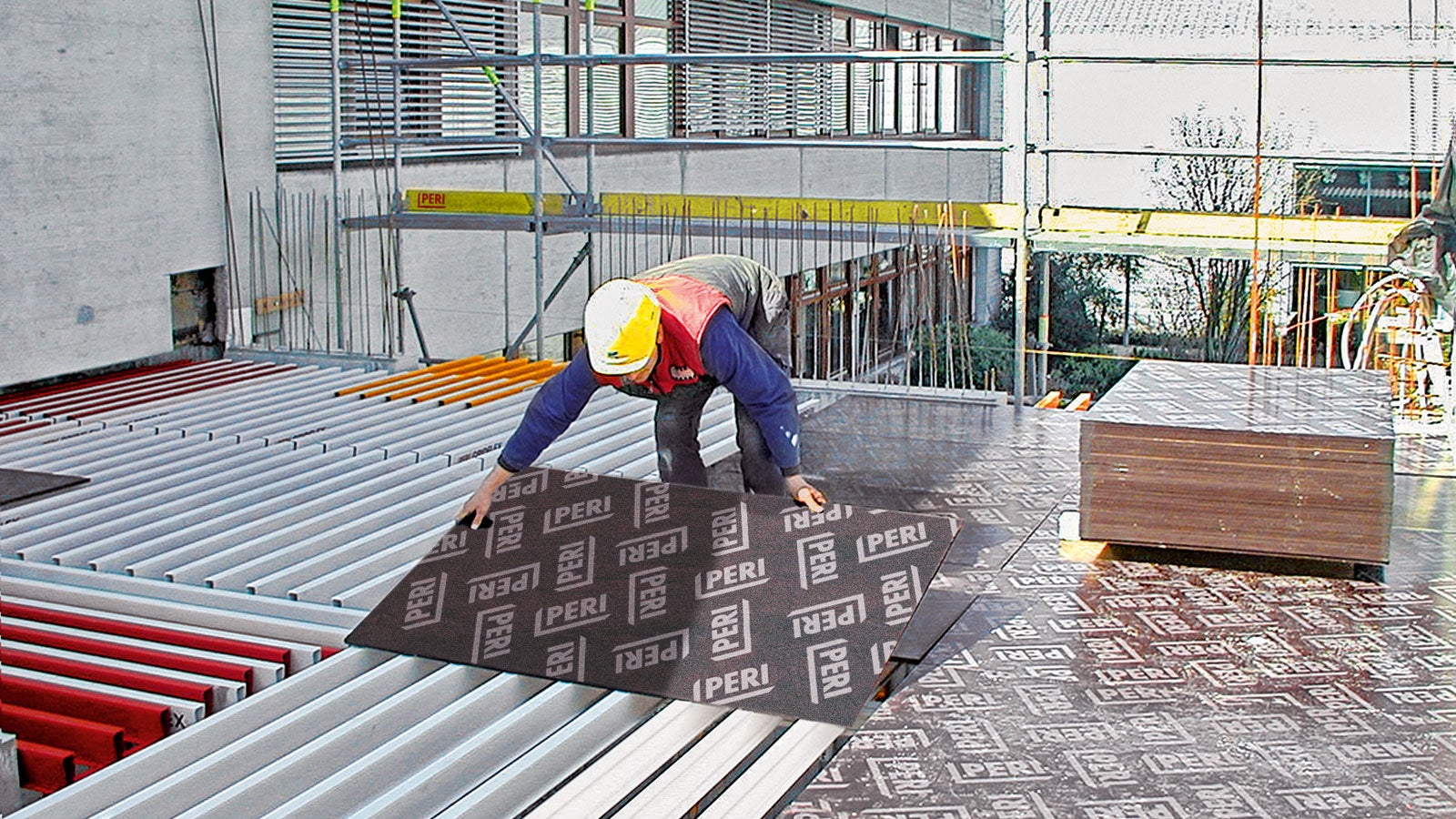 PERI offers an extensive range of standard plywood sheets which are available in various sizes and grades.