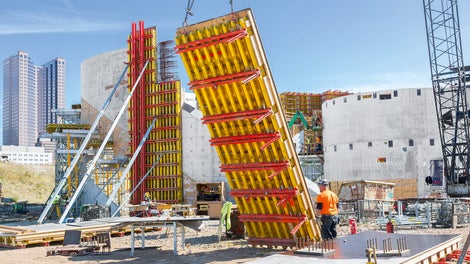 Because the radius of the Memorial and Museum’s curving walls changes continuously, each form panel used on the project was unique.