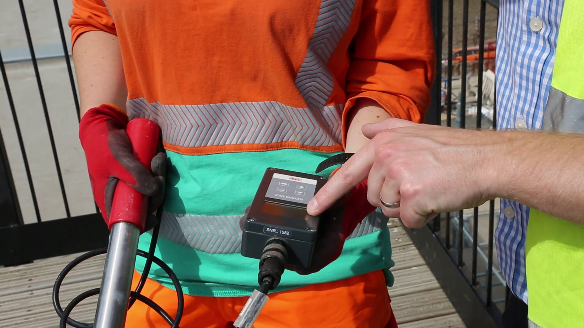 With our handheld sensor, you will save time on site when testing water to cement ratio in fresh concrete mixes.