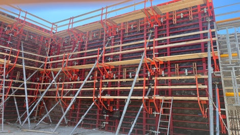 Решение за безопасност и ефективност при високи елементи