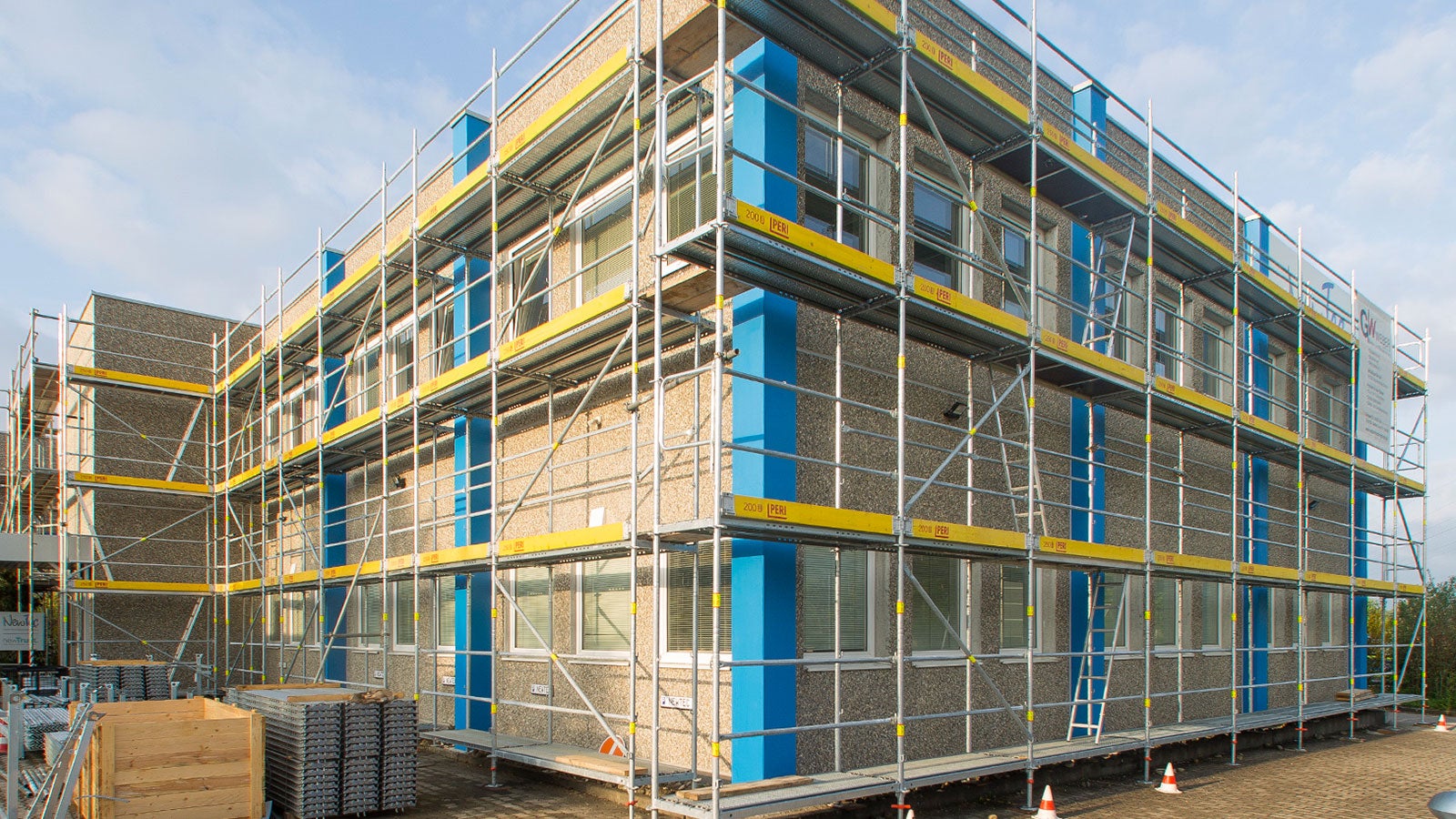 Einfache Ausführung von Außen- und Innenecken mit wenigen Systembauteilen und ohne aufwändige Kupplungsarbeiten