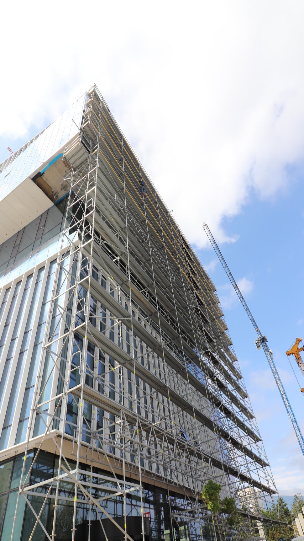 Благодарение на интегрираната розетка е възможно комбинирането на PERI UP Easy с модулната система PERI UP Flex