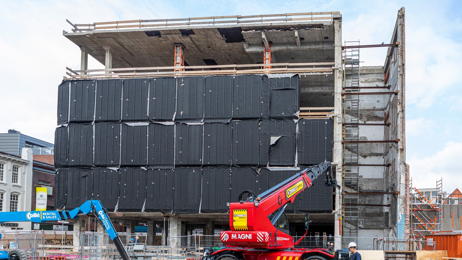 Bij de transformatie van het voormalige V&amp;D pand in het centrum van Eindhoven zijn diverse PERI systemen toegepast.
