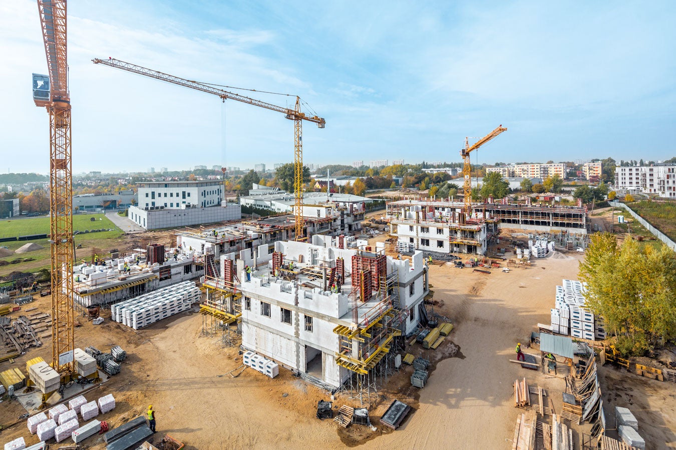 Uniwersalność systemów PERI gwarantuje ergonomiczną realizację również przy budynkach mieszkalnych.<br/>