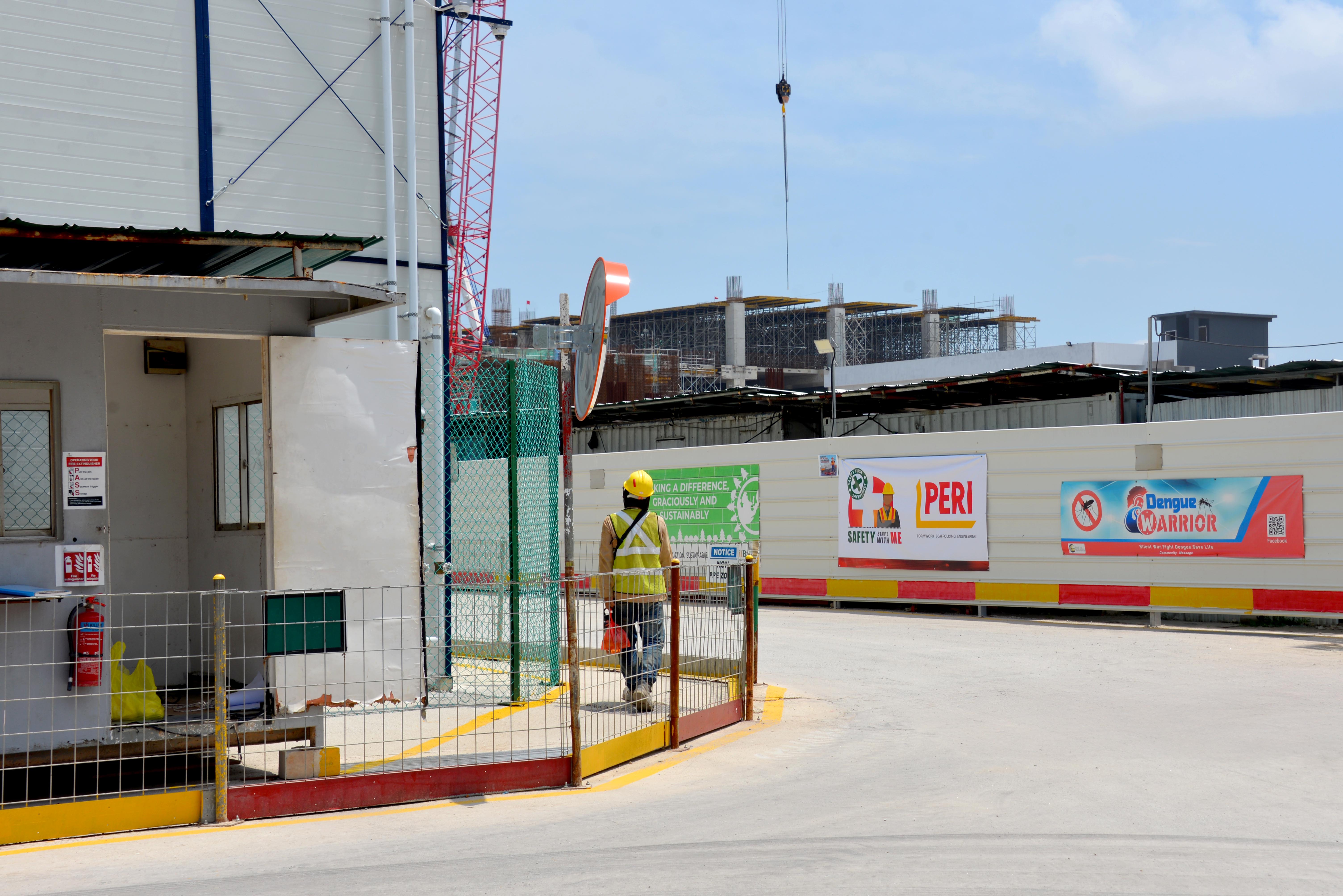 PERI safety banner supplied to the PSA Supply Chain Hub project site