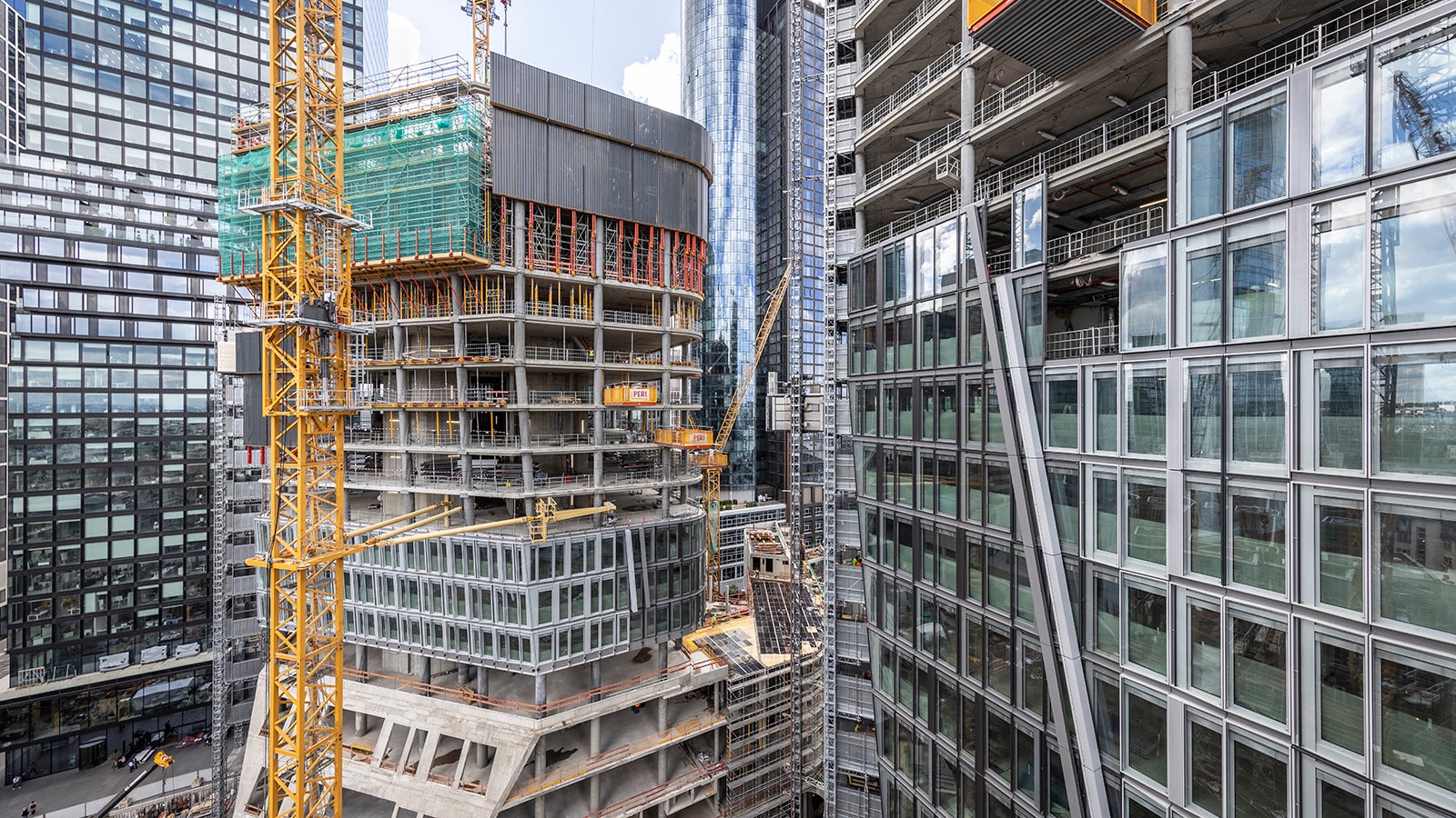 Cooperation between PERI and the contractor commenced at an early stage with the development of the construction concept in order to realise the demanding architecture and to enable efficient structural planning.