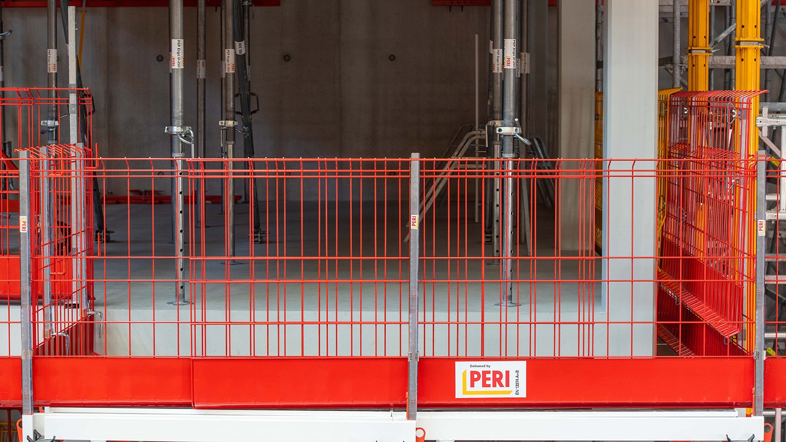 Zabezpieczenie krawędzi bocznych stropu.