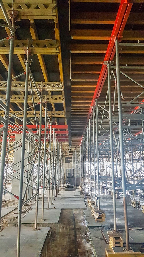 Large PD8 Table - With the frame heights, as well as the large spindling lengths, each height is continuously adjustable up to the maximum.<br/>