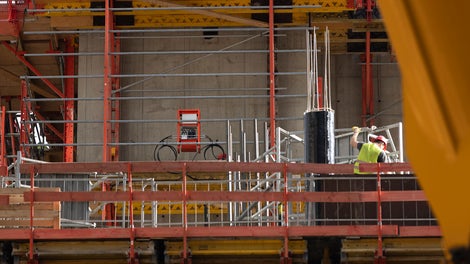 Synchronised climbing of several platforms, which was carried out by means of the RCS MAX Hydraulic Units and the Drive Rails C and CL, resulted in particularly short repositioning times.