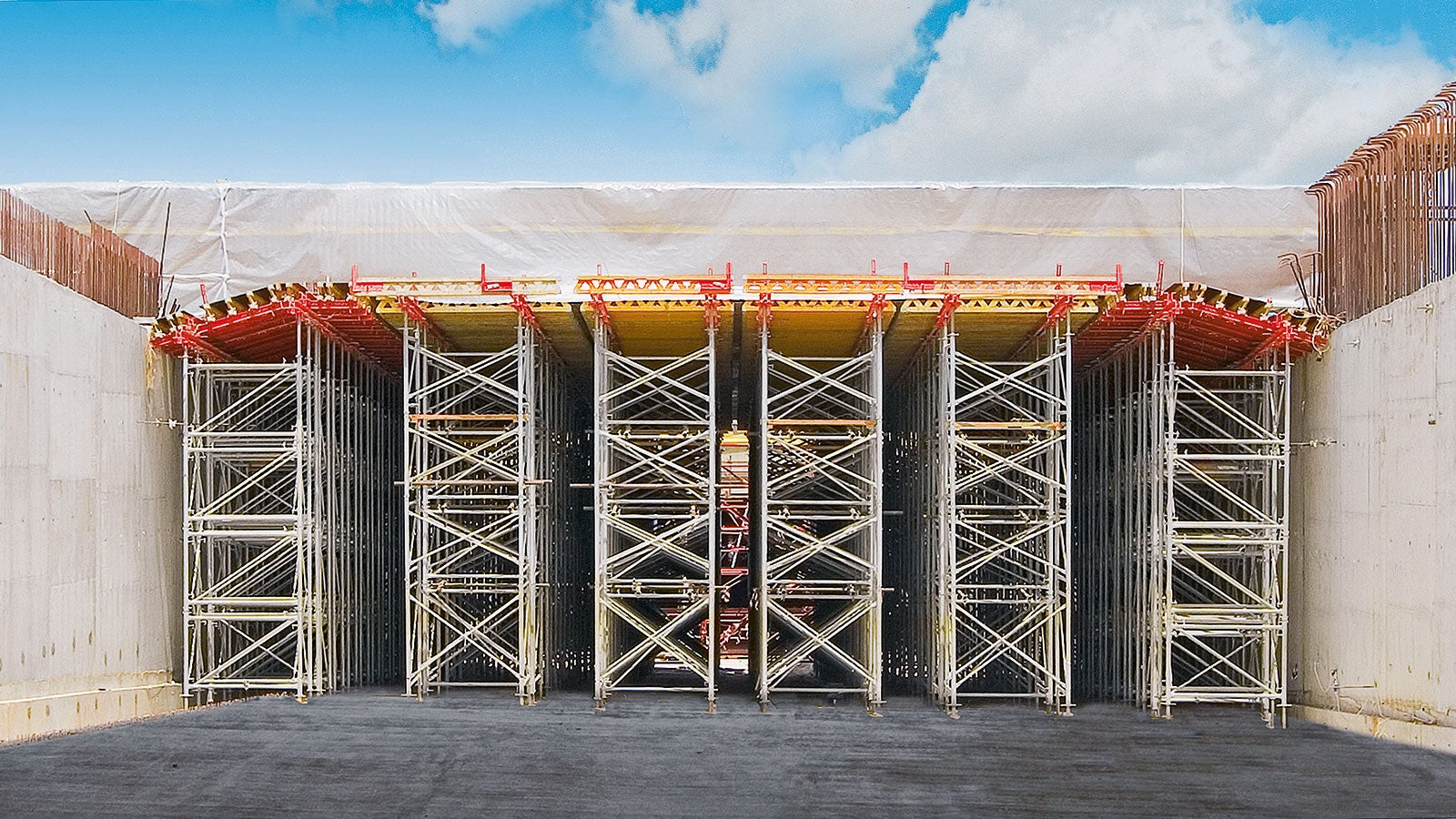 上图中 PD8系统作为该隧道项目中1.5米厚楼板的承载支架。