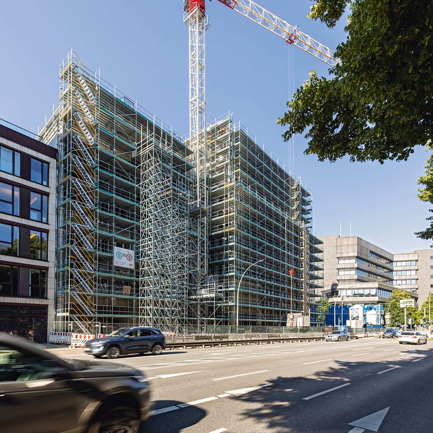 Auch beim Neubau des neungeschossigen Tichelhauses arbeiten TM Gerüstbau und PERI eng zusammen, um die markante Backsteinarchitektur realisieren zu können.