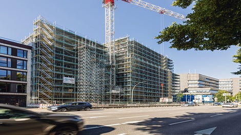 Auch beim Neubau des neungeschossigen Tichelhauses arbeiten TM Gerüstbau und PERI eng zusammen, um die markante Backsteinarchitektur realisieren zu können.