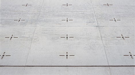 Matrizes pregadas no compensado resultaram em impressões perfeitas no concreto.