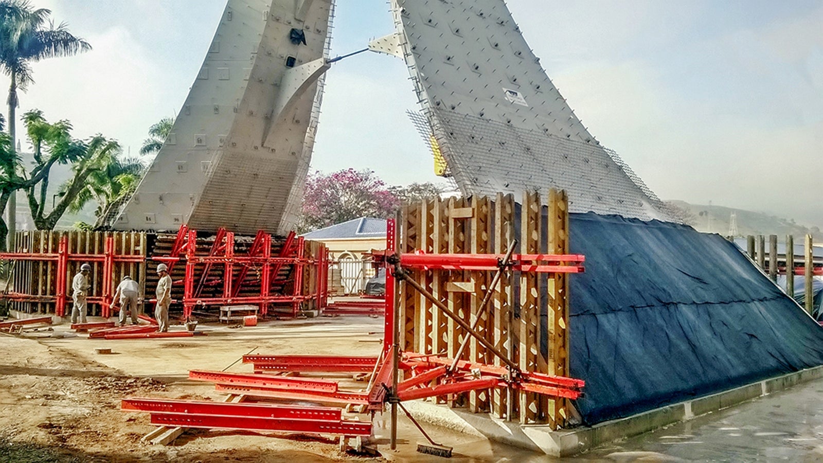 O sistema de Formas VARIO sendo utilizado para facilitar a execução da concretagem