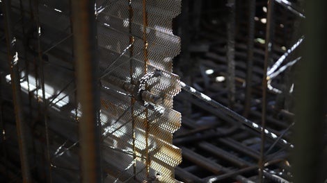 Using permanent stopends also helped to reduce material and save vital workspace on site, as external props were not required. 