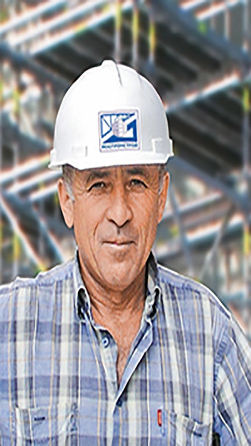 Наша компания была впечатлена тем, что система легких несущих строительных лесов смогла выдержать столь колоссальные нагрузки. Применение системы PERI UP Rosett в данном исполнении позволило максимально сократить трудозатраты на монтаж и демонтаж строительных лесов и, при этом, стало наиболее экономичным выходом из сложной ситуации на объекте.