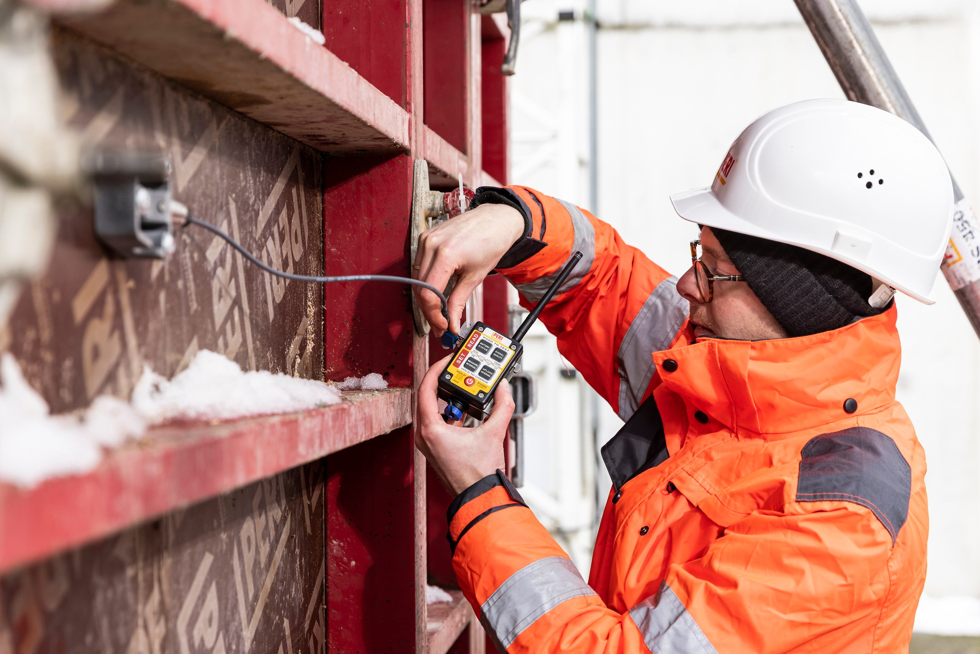 Pro přenos měřených hodnot spojte senzory s IST tlakovým uzlem.<br/>