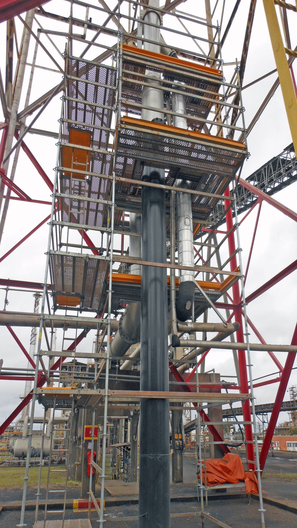 Produtividade e segurança do PERI UP garantem sucesso em parada de manutenção industrial. 