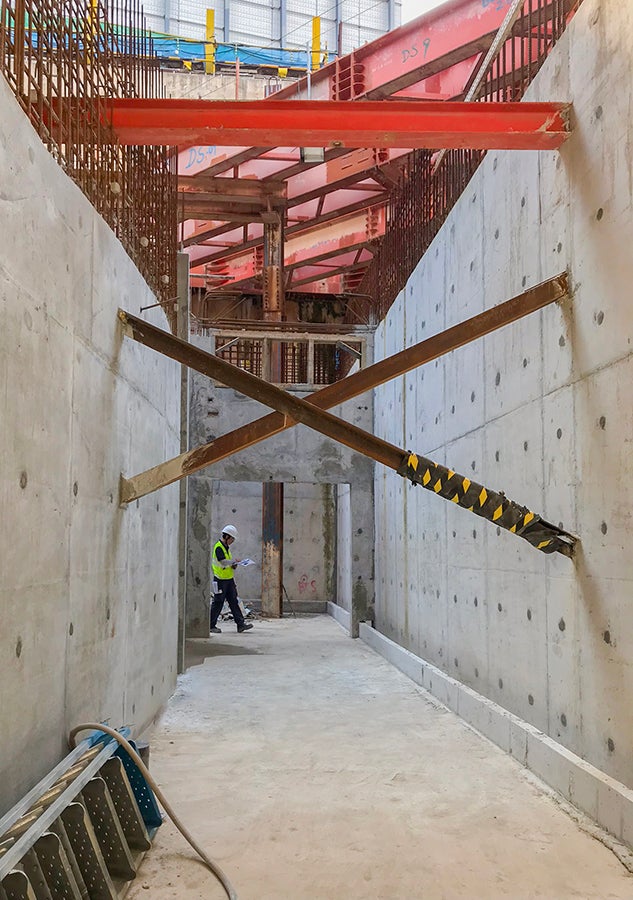 VARIO GT 24 Girder Wall Formwork system provides a good surface finishing and tolerance.